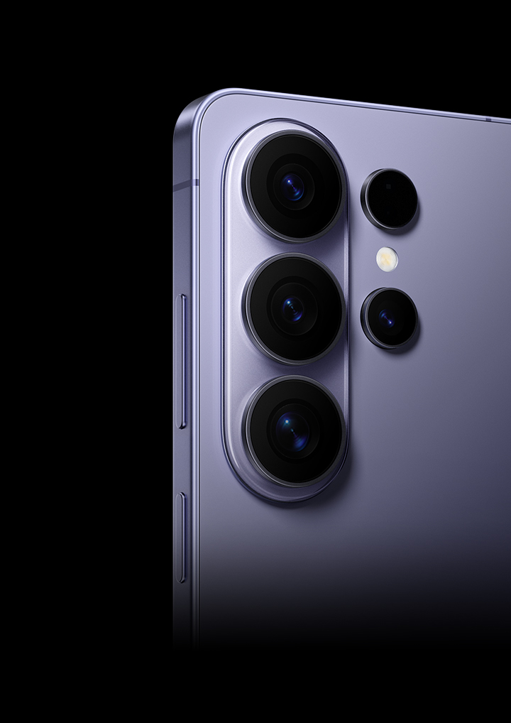 Samsung Galaxy S26 Ultra ambient island camera module close up